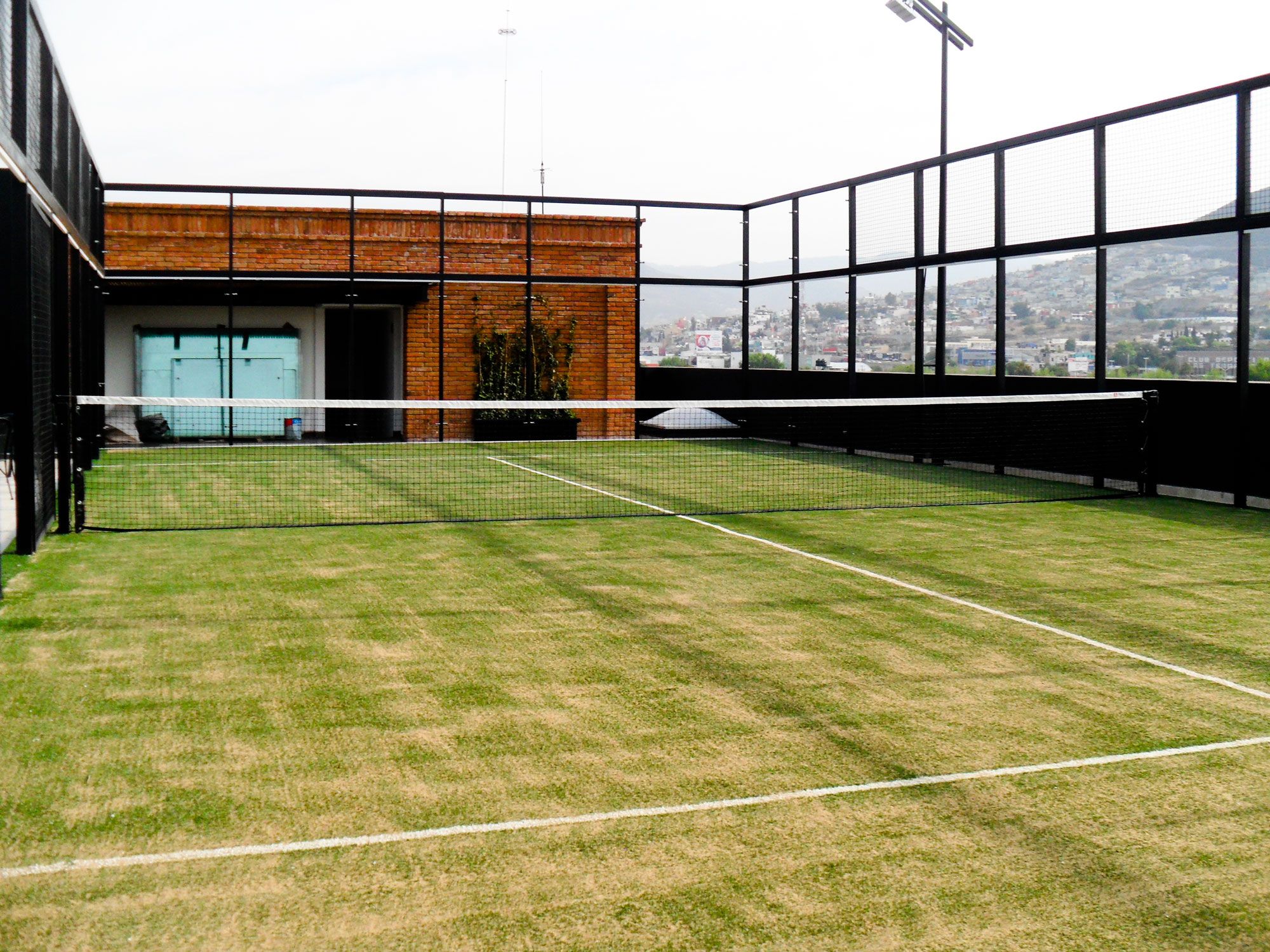 Cancha de Padel Interior Pasto